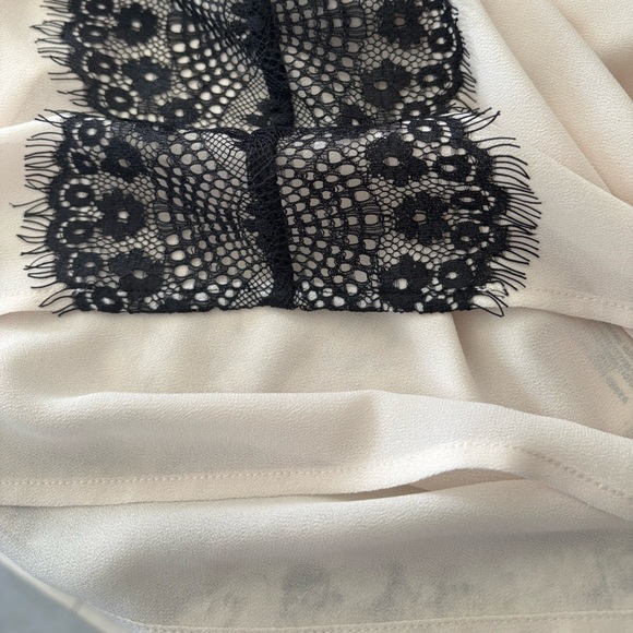 Ted Baker Blouse Sheer Cream with Black Lace Detail Cap Sleeves Ted Size 1 US 4 - Picture 8 of 9